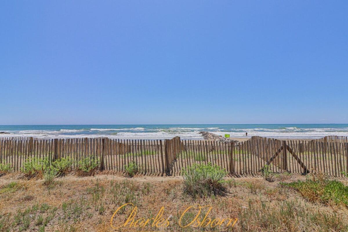 Villa des Tamaris, villa 5* en bord de mer. - Housity
