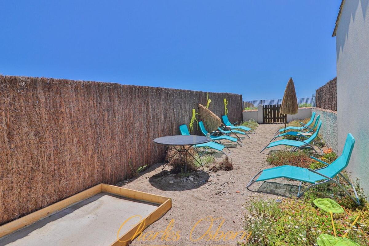 Villa des Tamaris, villa 5* en bord de mer. - Housity