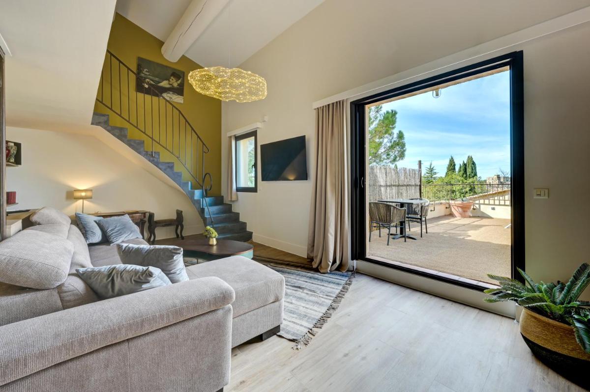 Télévision ou salle de divertissement dans l'établissement Hotel Bastide & SPA - Villa de Lourmarin
