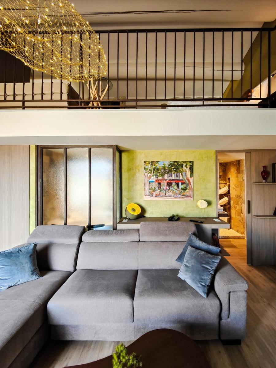 Coin salon dans l'établissement Hotel Bastide & SPA - Villa de Lourmarin