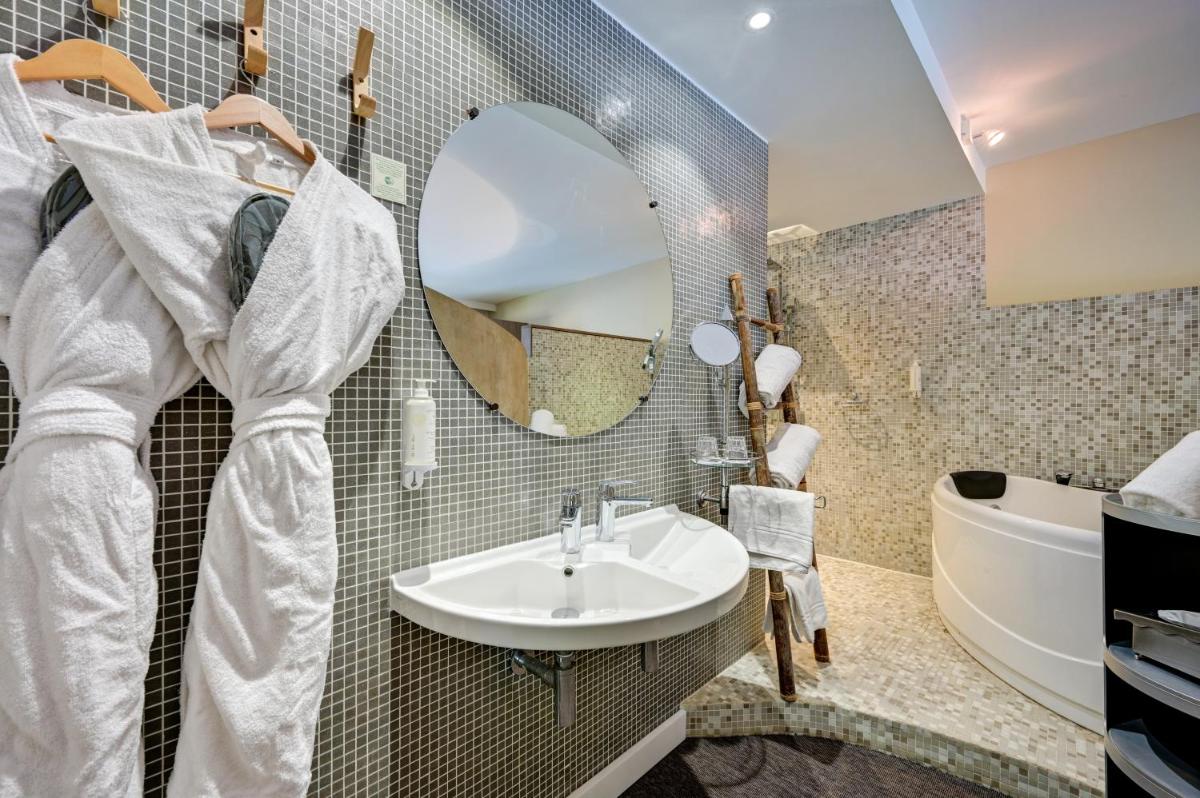 Salle de bains dans l'établissement Hotel Bastide & SPA - Villa de Lourmarin