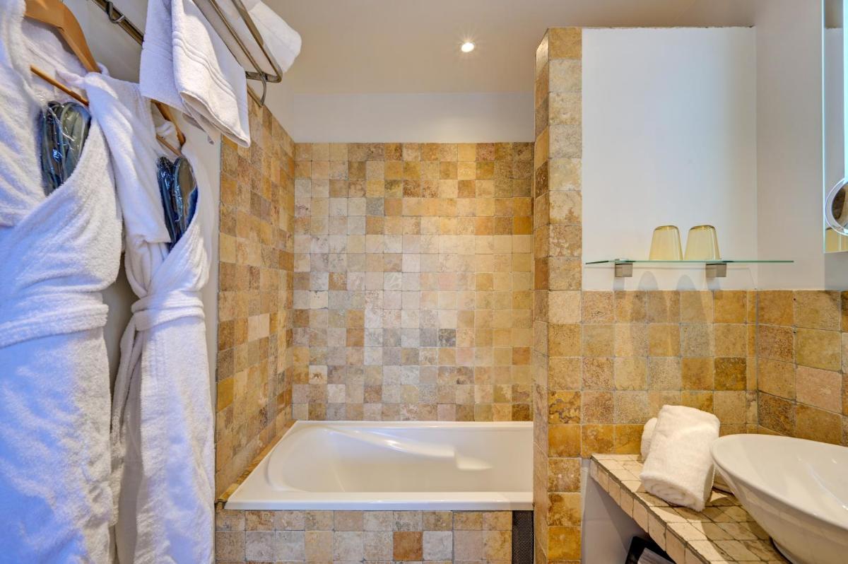 Salle de bains dans l'établissement Hotel Bastide & SPA - Villa de Lourmarin