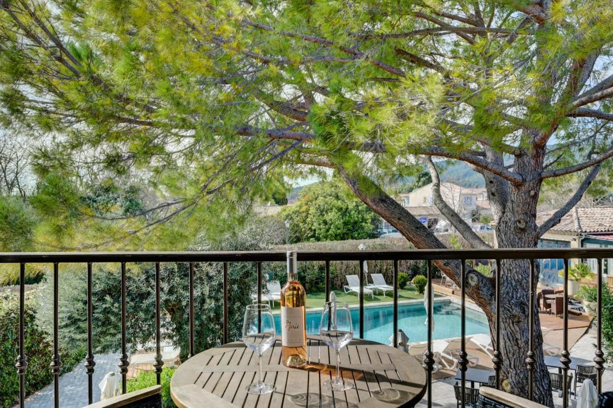 Piscine de l'établissement Hotel Bastide & SPA - Villa de Lourmarin ou située à proximité