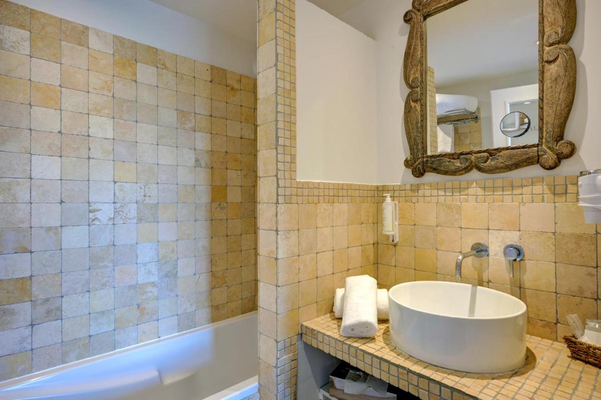 Salle de bains dans l'établissement Hotel Bastide & SPA - Villa de Lourmarin
