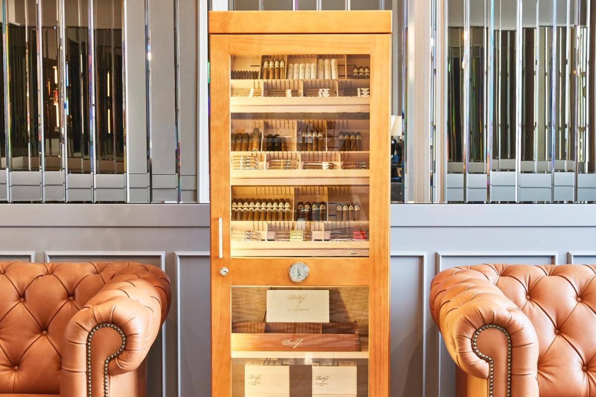 Ein Sitzbereich in der Unterkunft Steigenberger ICON Grandhotel & Spa Petersberg