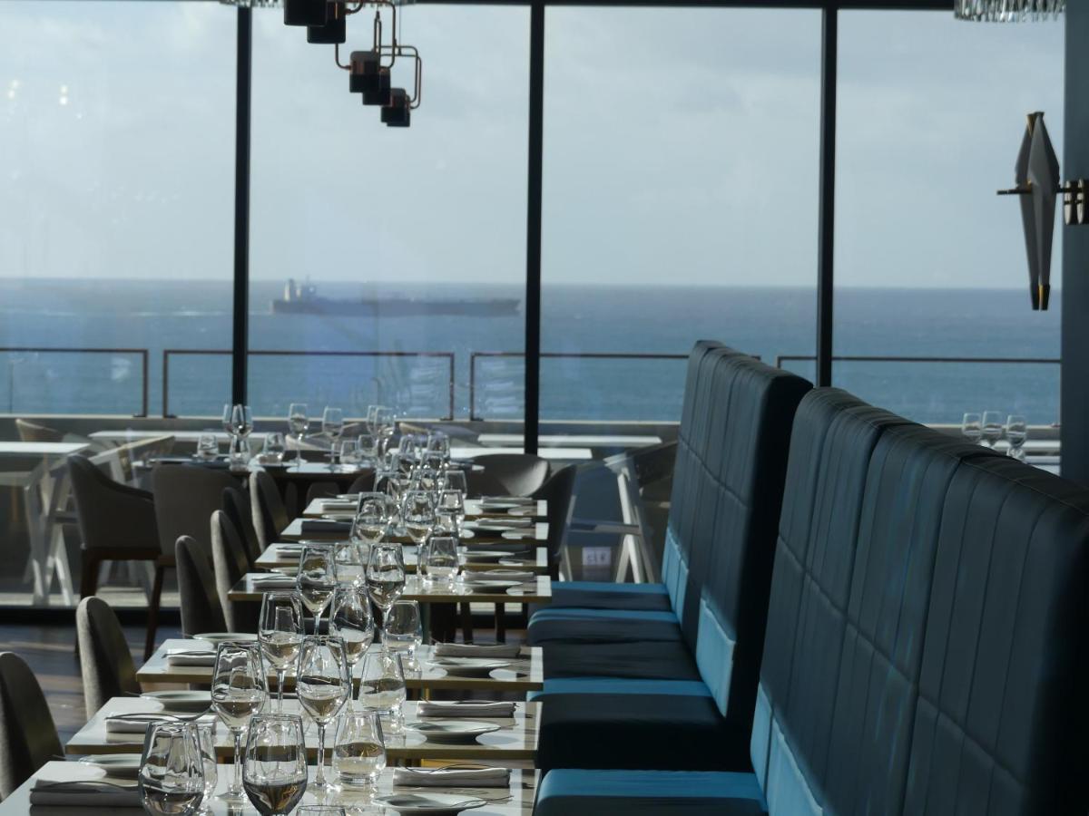 Uma área de estar em Sines Sea View Business & Leisure Hotel