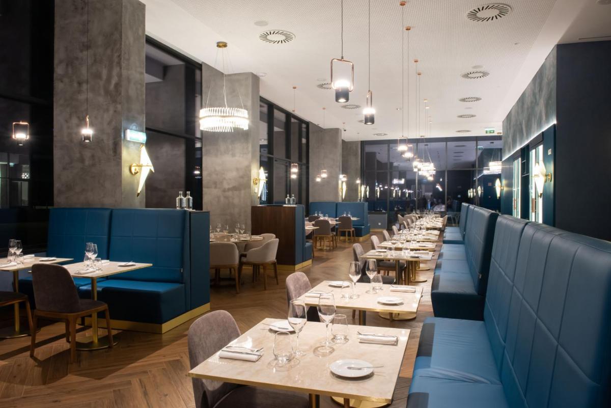 Um restaurante ou outro lugar para comer em Sines Sea View Business & Leisure Hotel