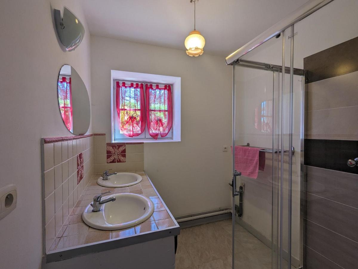 Charmant gîte rénové en Berry avec grand terrain, cheminée, et proximité UNESCO et thermes - FR-1-591-212 - Housity