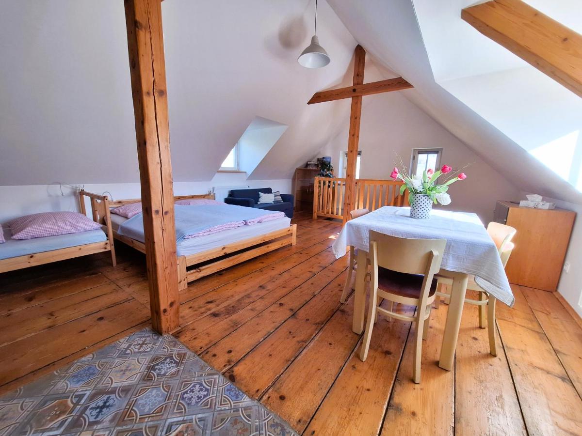 Ubytování Na Sýpce - Housity