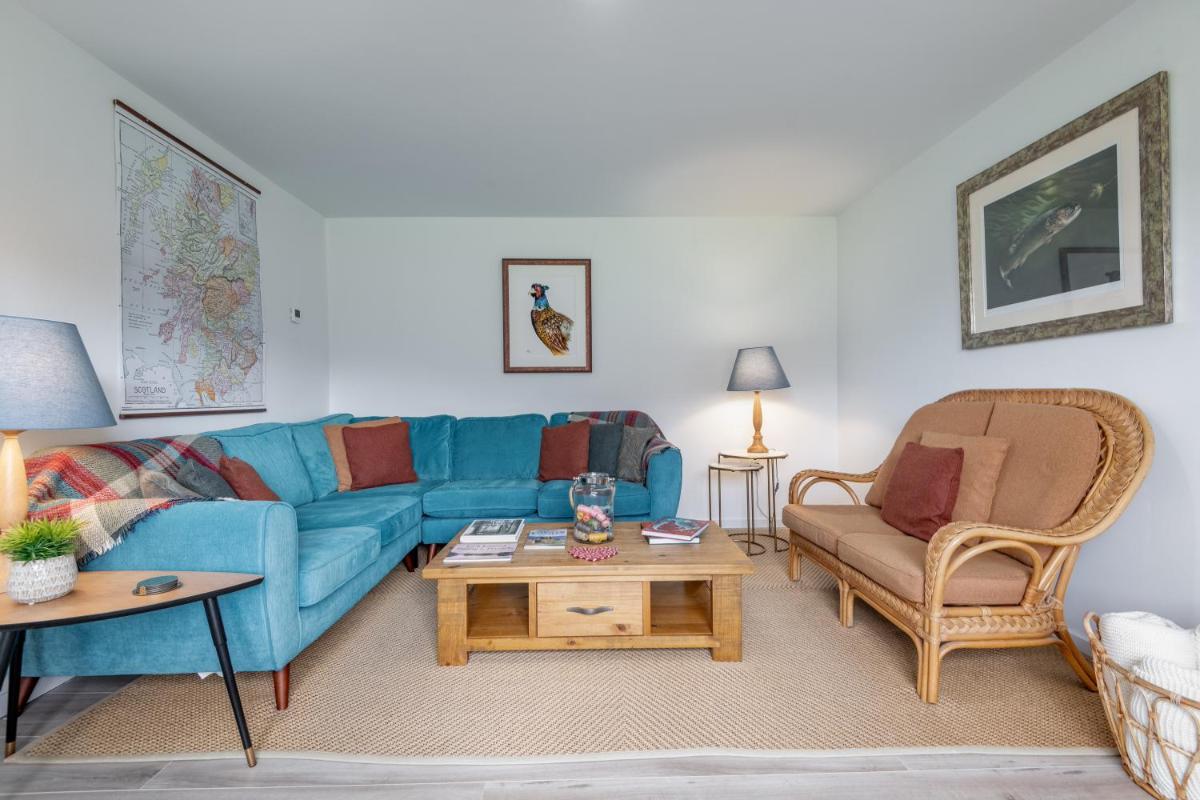 Dalveich Cottage, hot tub, 2 bedroom, Lochearnhead - Housity