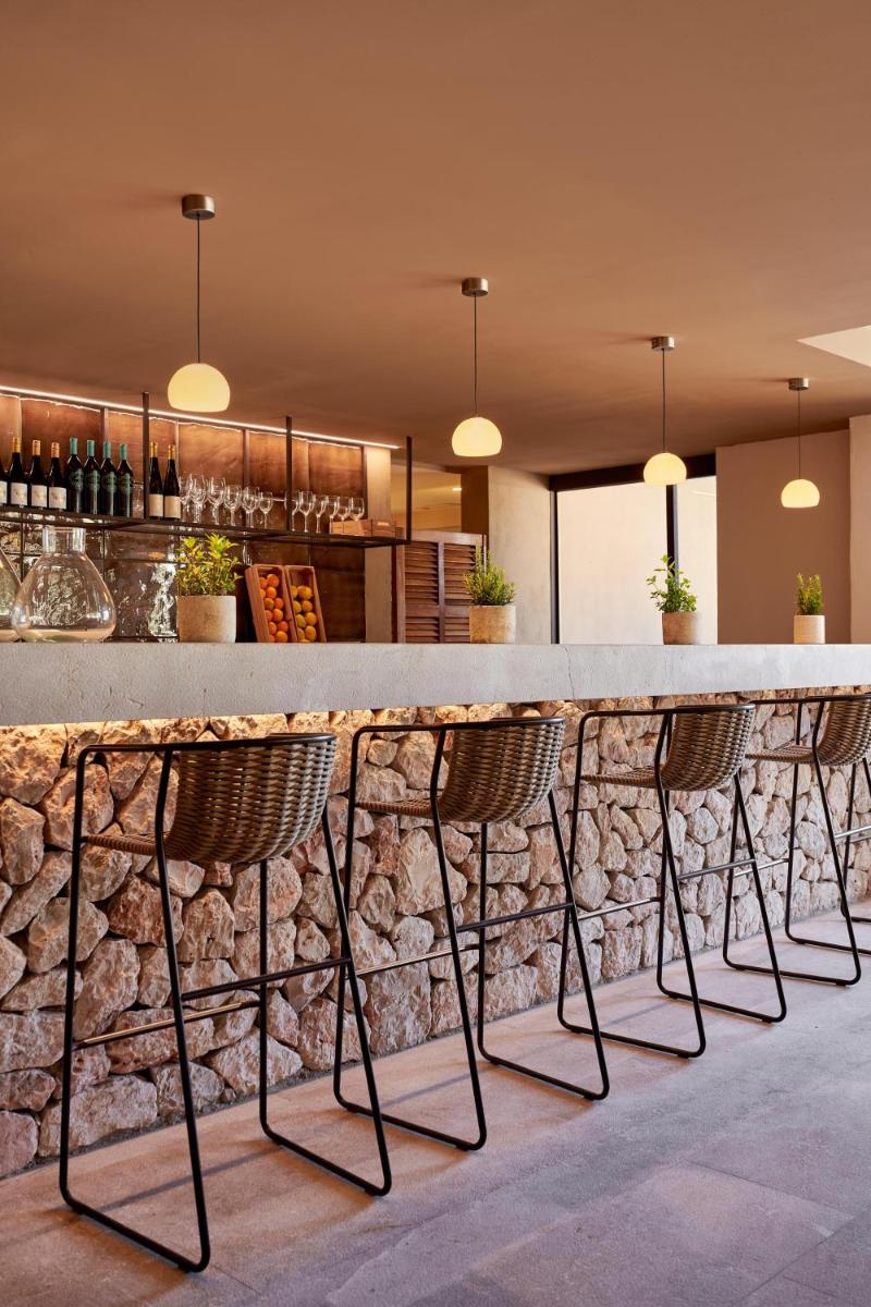 El salón o zona de bar de Barefoot Hotel Mallorca