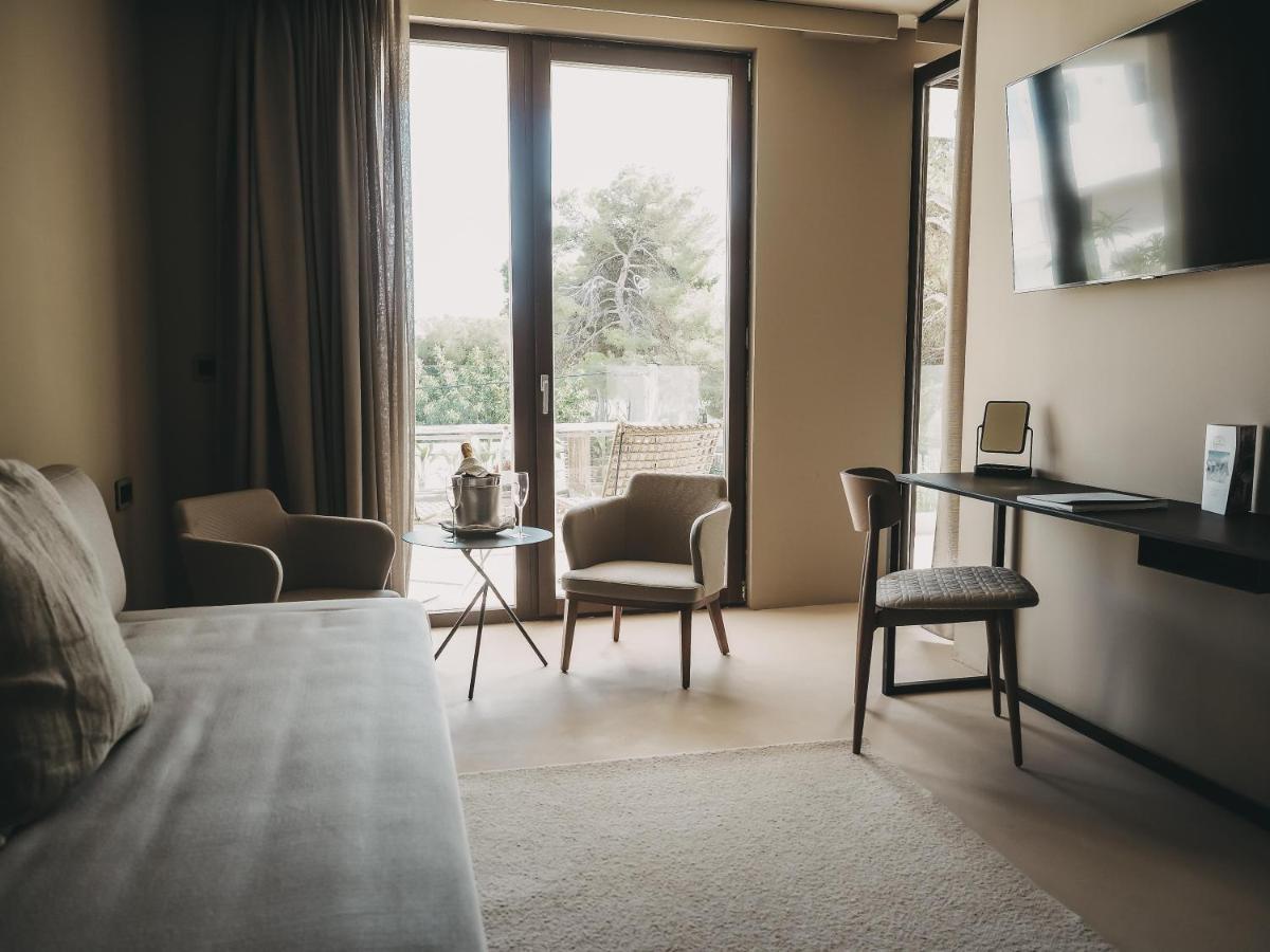 Una televisión o centro de entretenimiento en Barefoot Hotel Mallorca