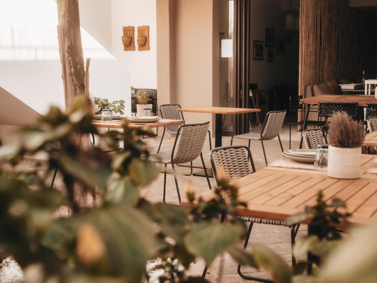 Un restaurante o sitio para comer en Barefoot Hotel Mallorca