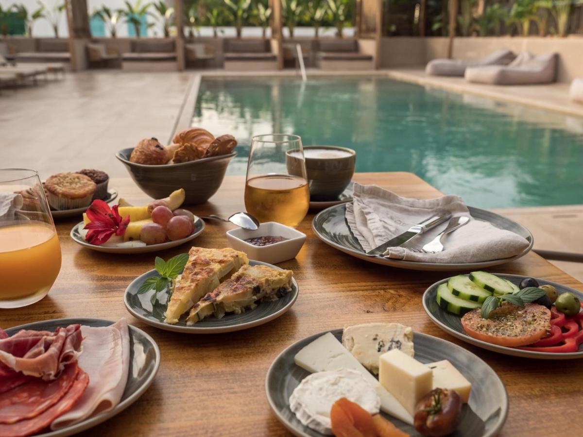Comida en o cerca de este hotel