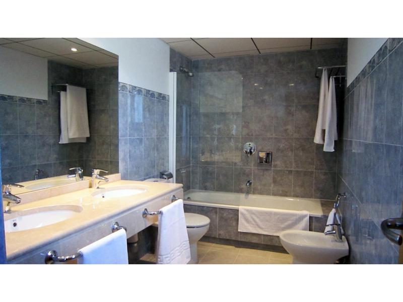 Un baño de Hotel & Spa PLAZA Arriate