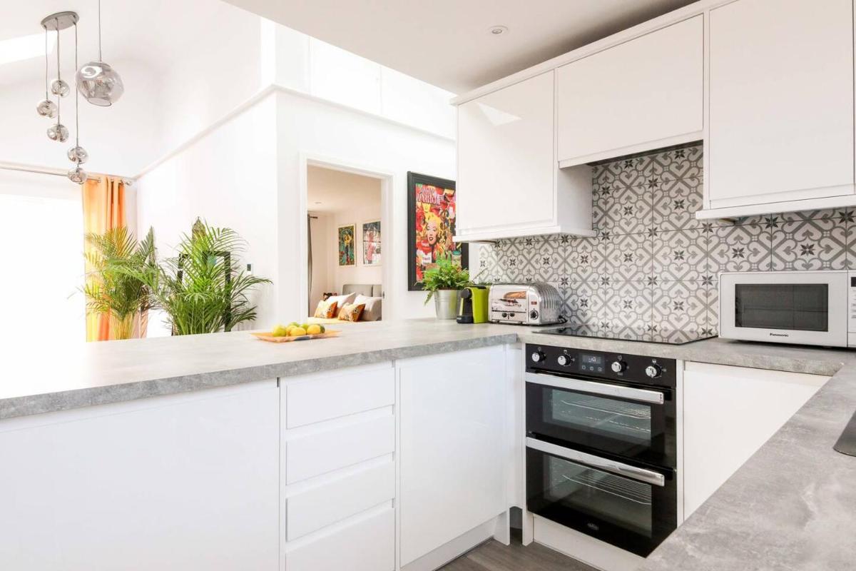 Little Bright House - Housity