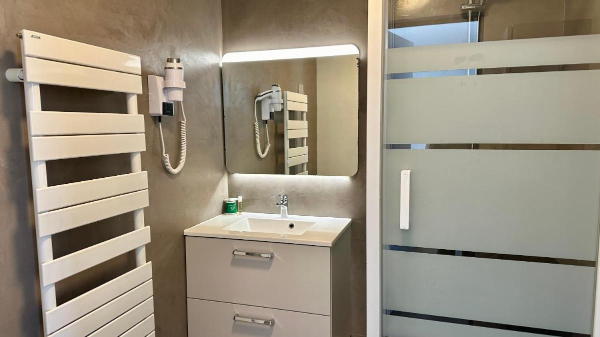 Salle de bains dans l'établissement La Maison Blanche