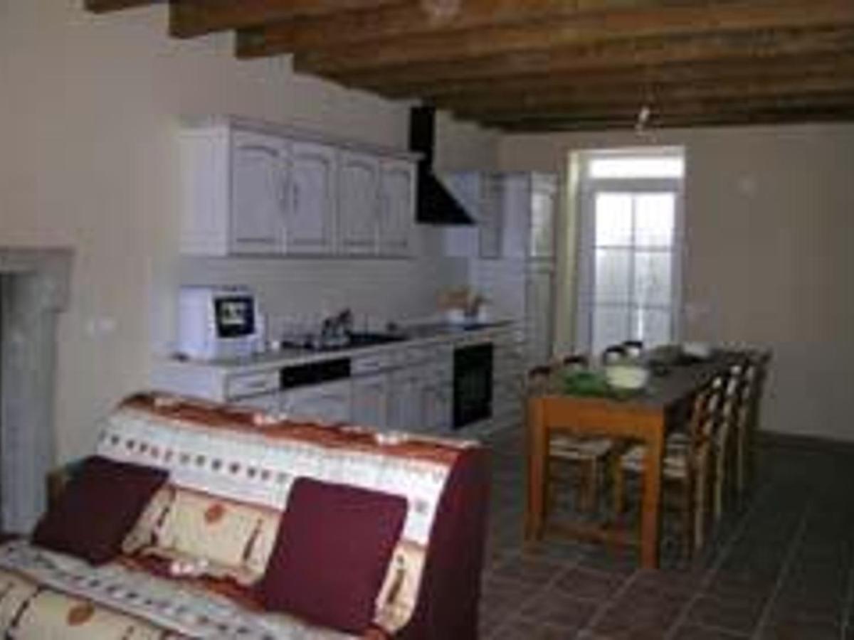 Gîte de Charme Rénové avec SPA, Jardin et Activités Familiales à Bransat - FR-1-489-295 - Housity