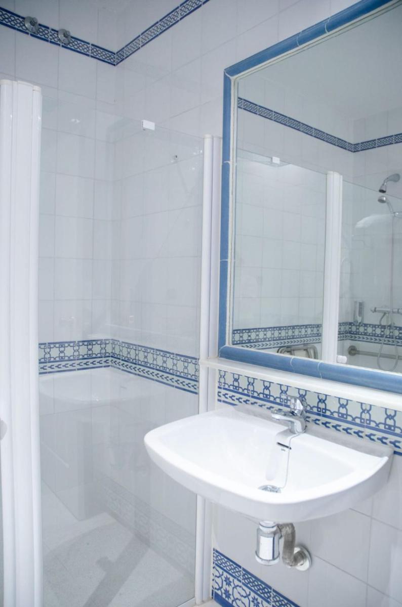 Un baño de Hotel Balneario de Marmolejo