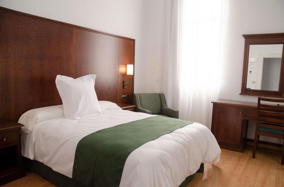 Cama o camas de una habitación en Hotel Balneario de Marmolejo