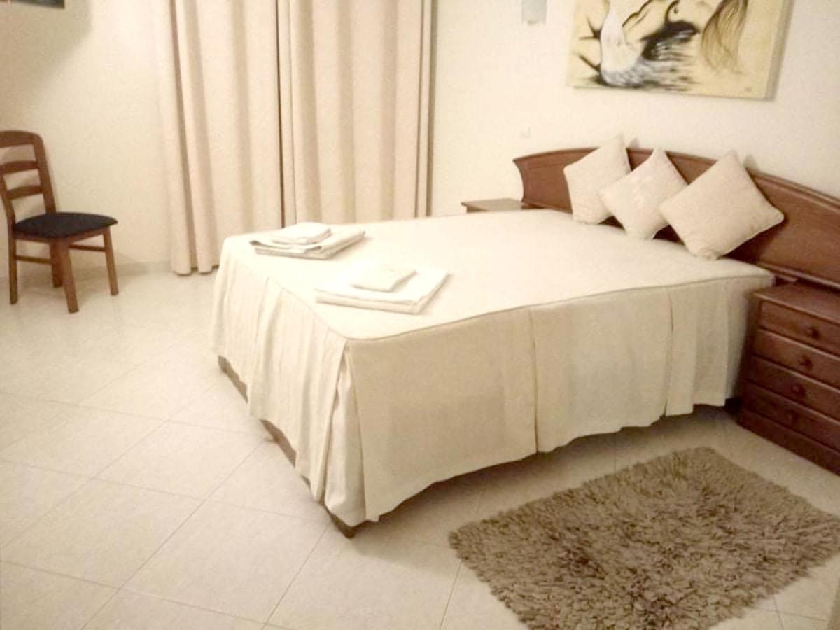 Spacious apartment in Alvor 100 m² with shared pool - Housity