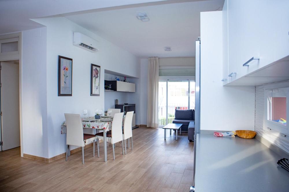 Apartamento "Casa el Sargazo" en Vera Playa con Piscina, Solarium, Wifi y Parking Gratis - Housity