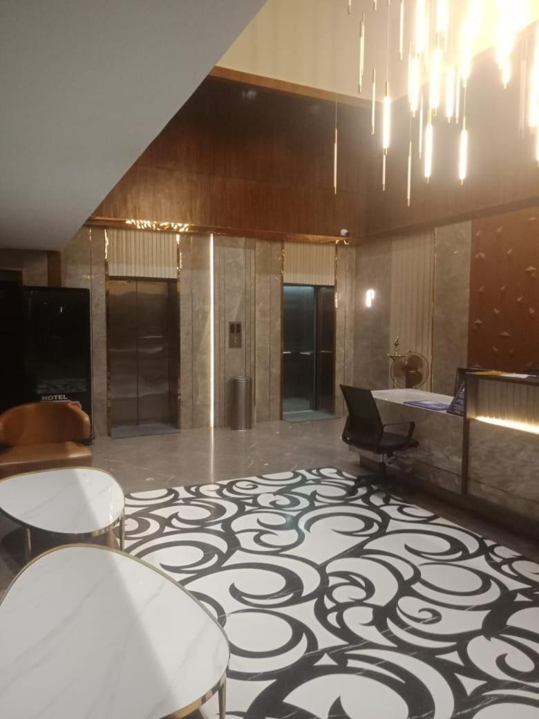 Hotel Comfortel Banjara Hills - Master Bed Luxury Rooms-Multi Cuisine Restaurant-Banquet Hall-Conference Hall-Board Room- An Svm Brand - Housity