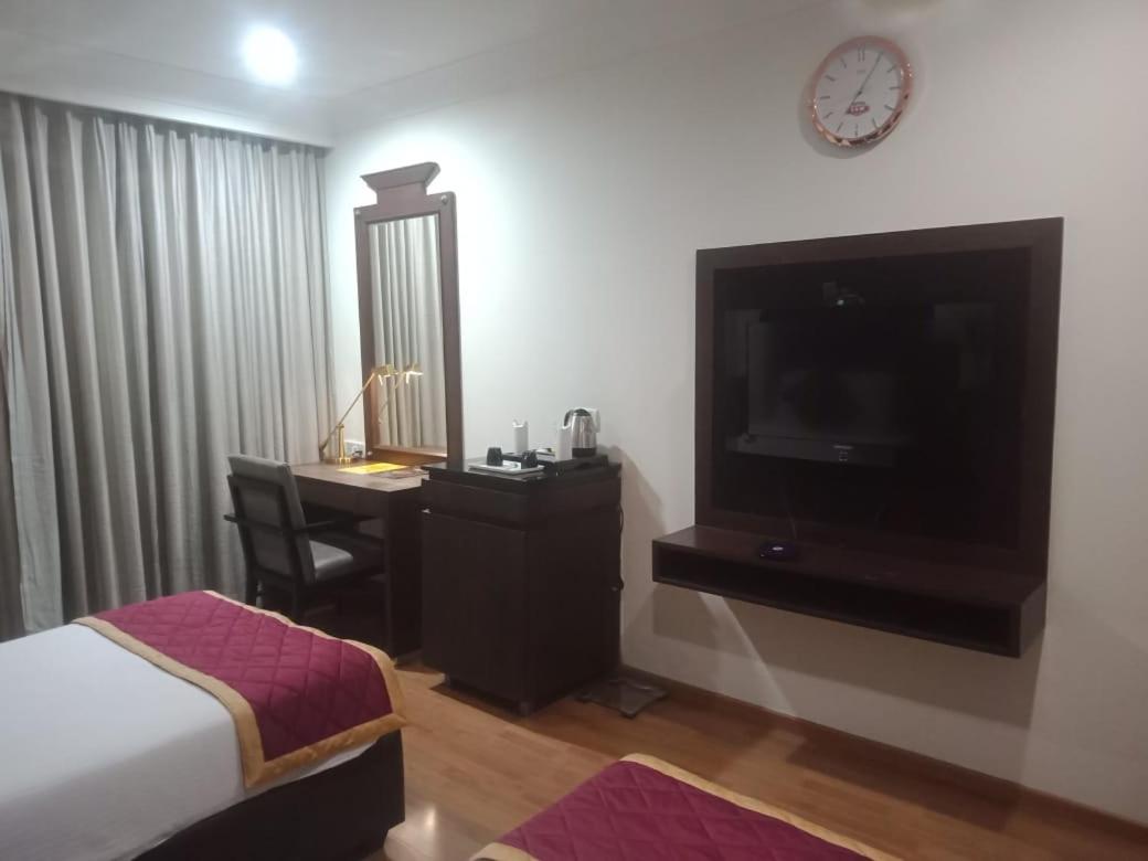 Hotel Comfortel Banjara Hills - Master Bed Luxury Rooms-Multi Cuisine Restaurant-Banquet Hall-Conference Hall-Board Room- An Svm Brand - Housity