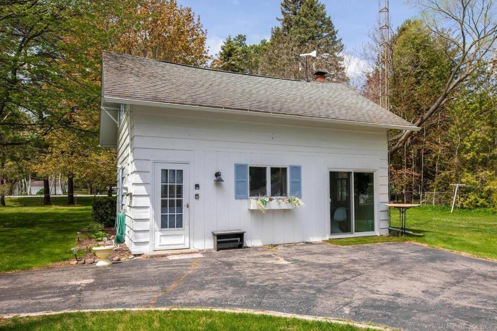 Waterfront Cottages in Lexington Vacation Homes - Housity