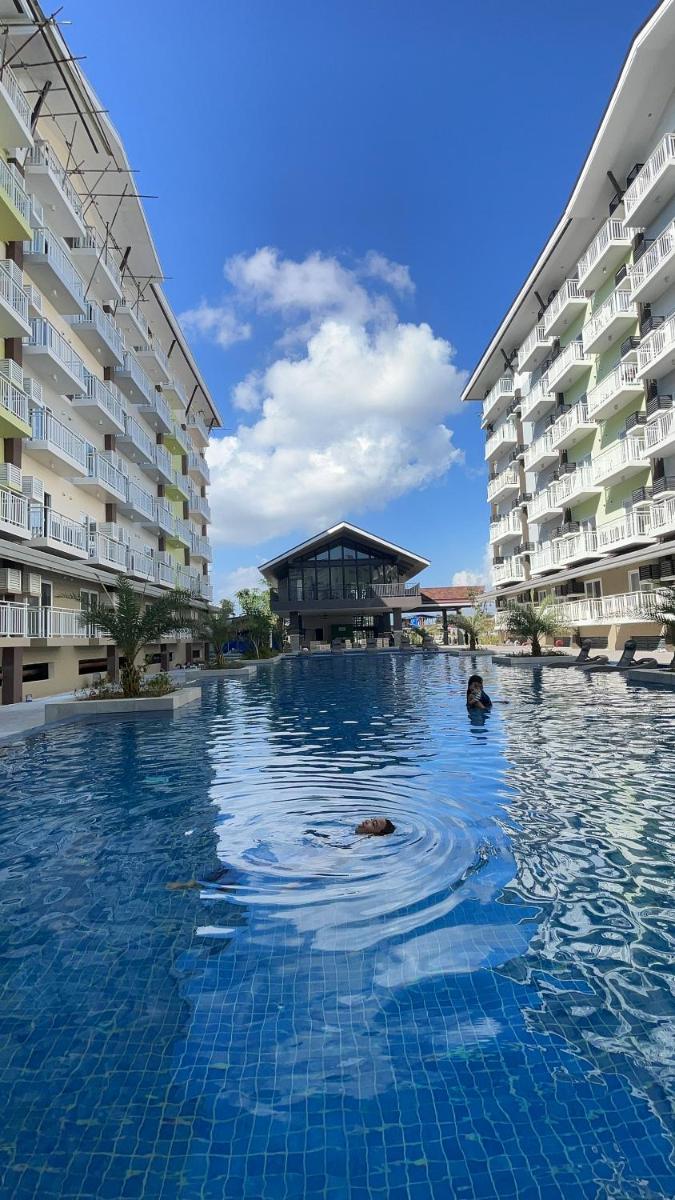 Seaview Amani Grand Resort Residences 3-5mins from airport - Housity