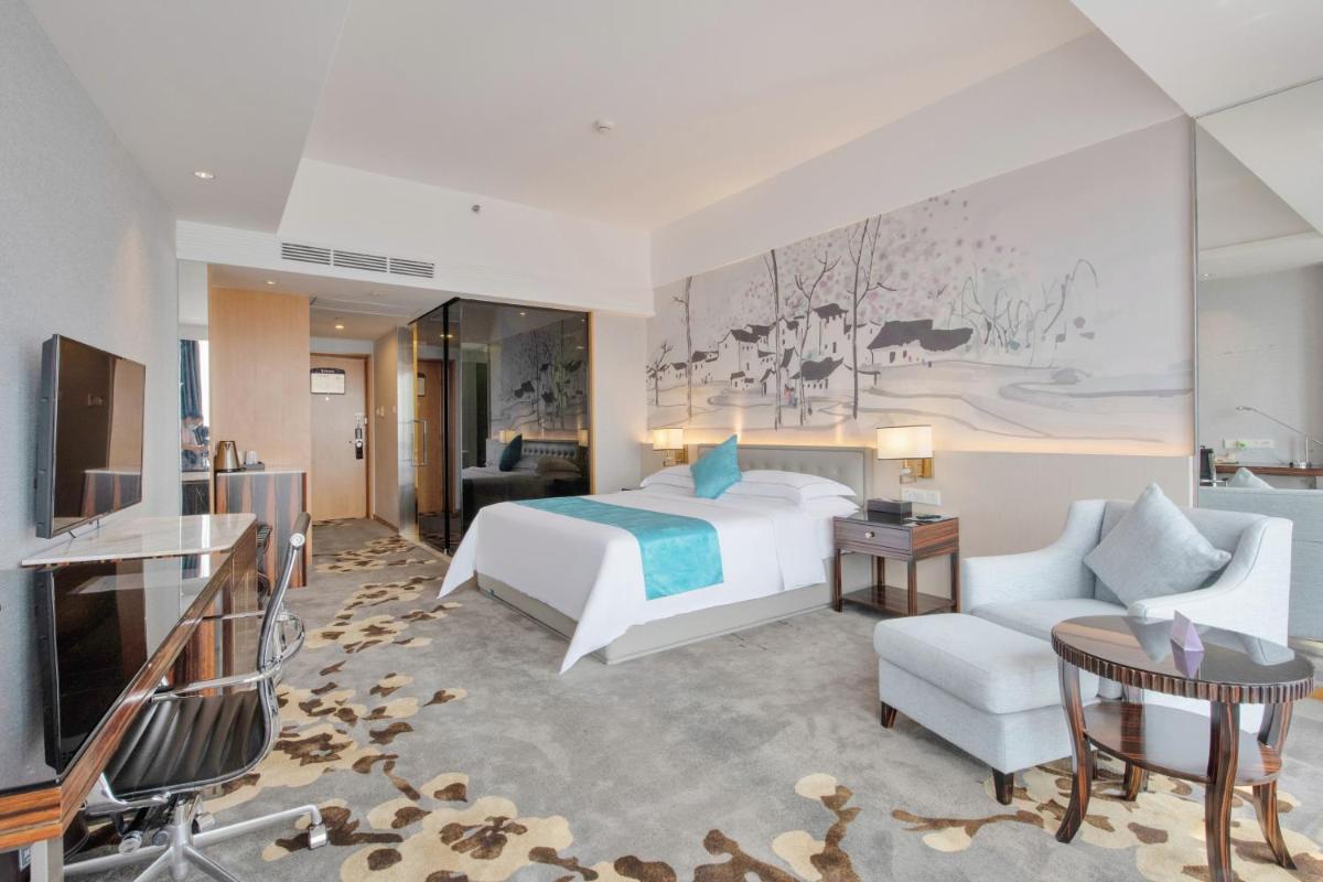 Huaqiang Plaza Hotel Shenzhen, Enjoy Complimentary Mini Bar & Night Snack, Add breakfast - enjoy complimentary afternoon tea - Housity