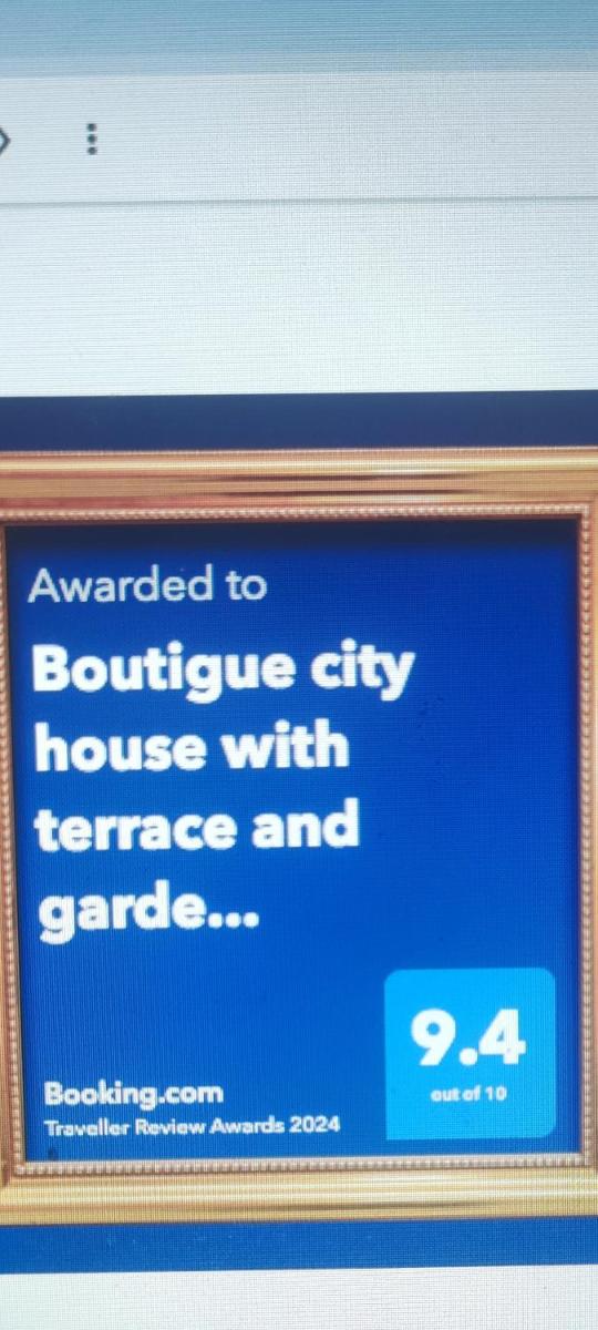 Boutigue city house with terrace and garden free parking - Housity