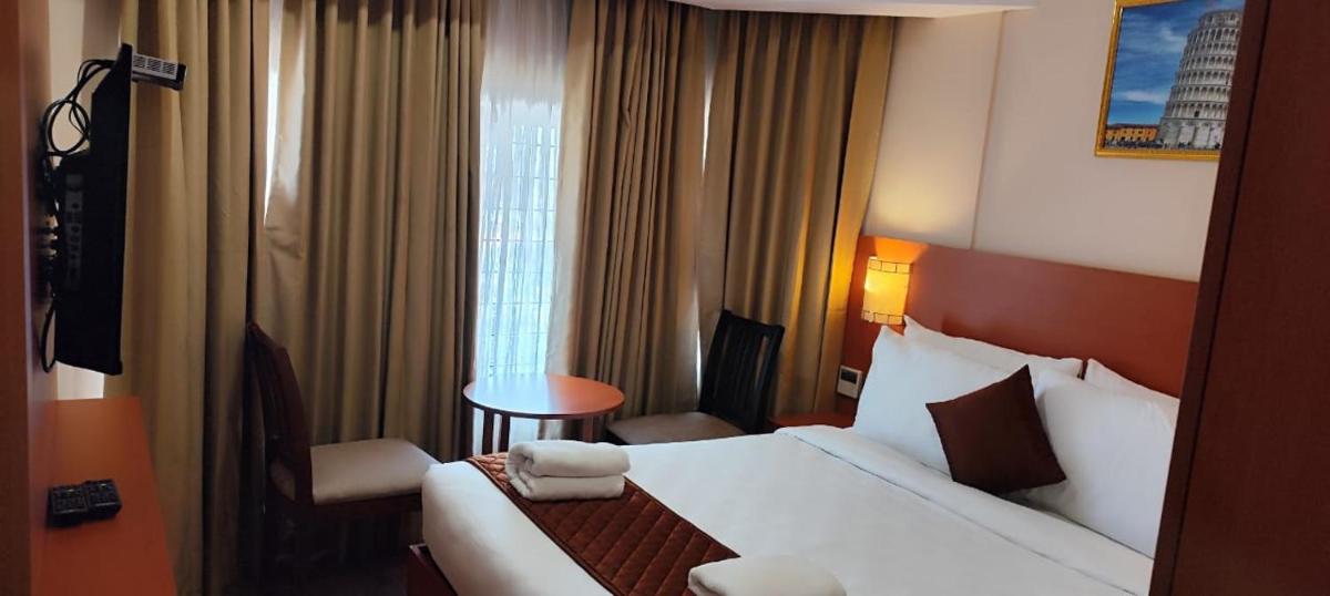 HOTEL SAHARA INN - Housity