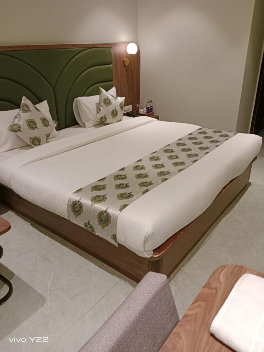 vishnupratibhaexecutiveroom - Housity