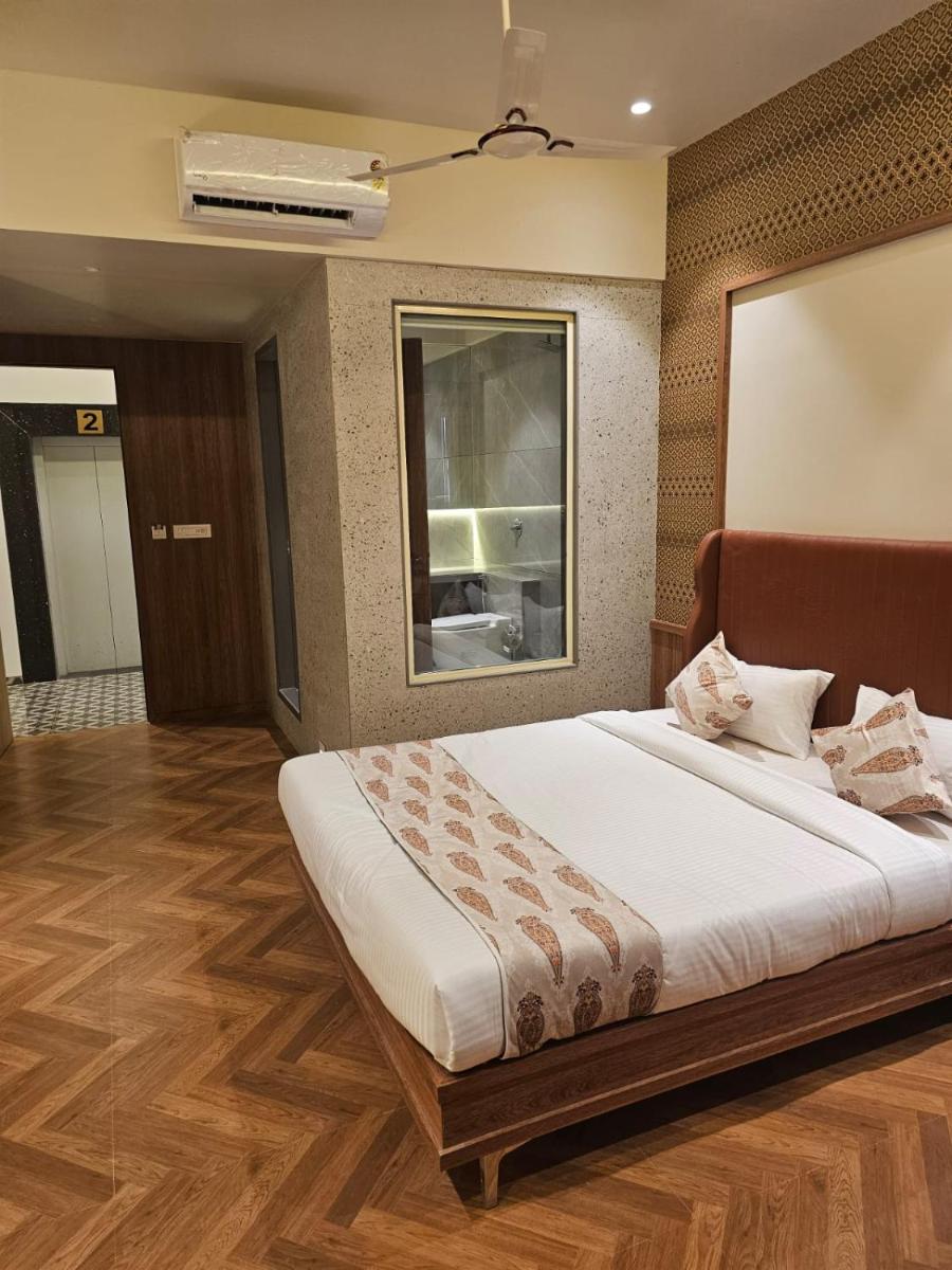 vishnupratibhaexecutiveroom - Housity