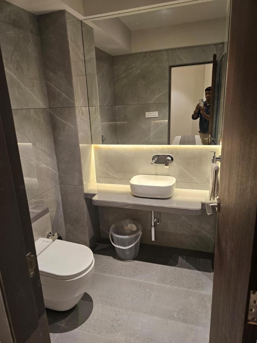 vishnupratibhaexecutiveroom - Housity