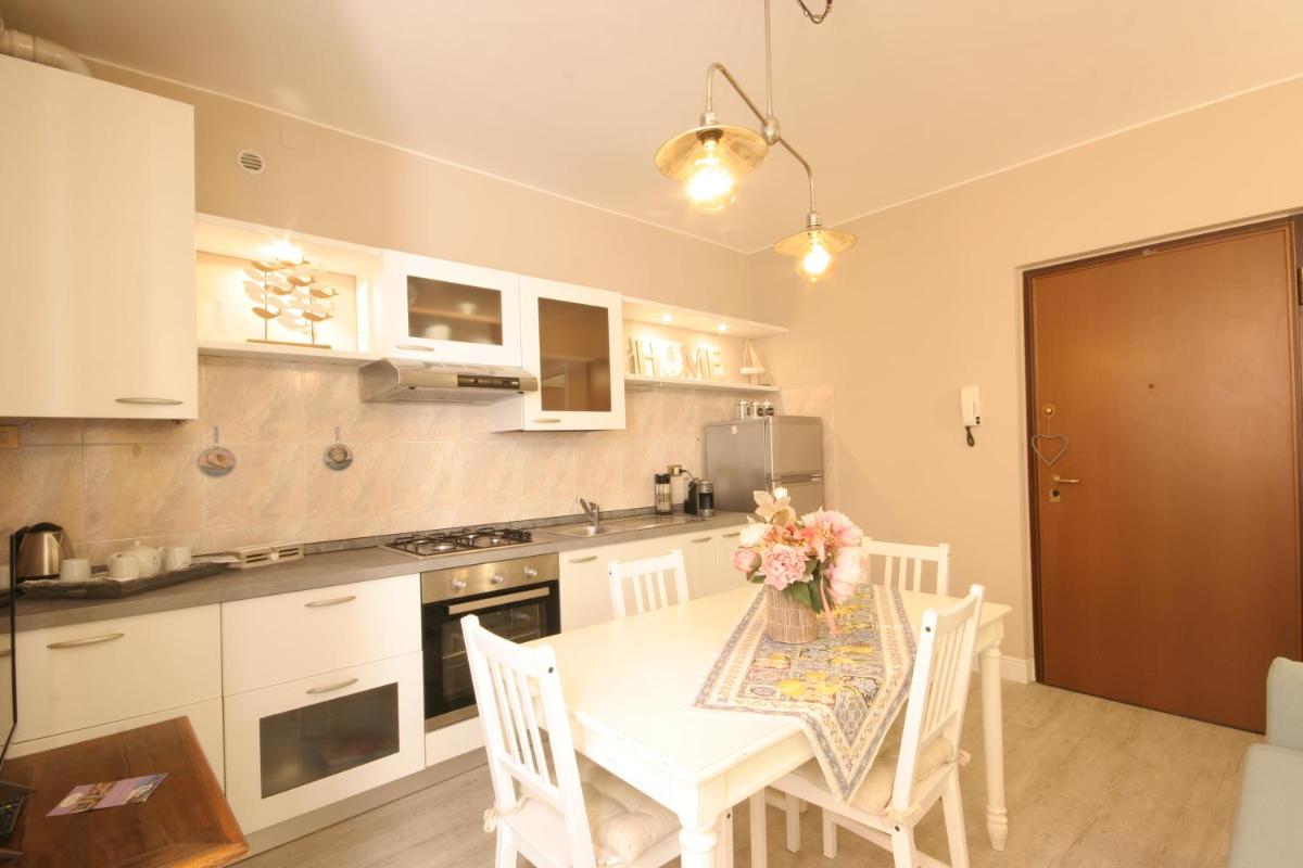 Violetta Maison, elegante e romantica a Salo’ - Housity