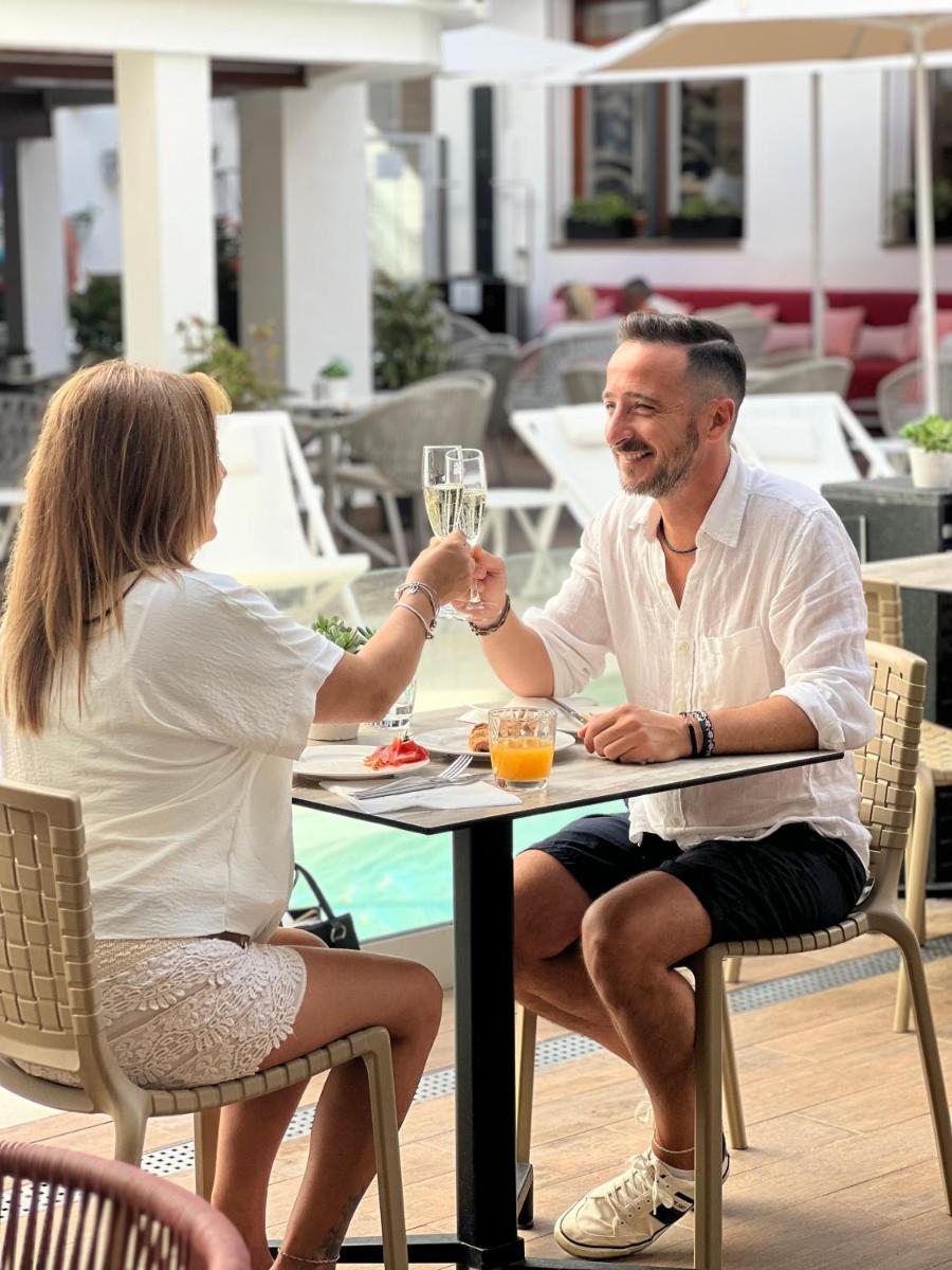 Clientes alojados en Neptuno Hotel & SPA 4 Sup