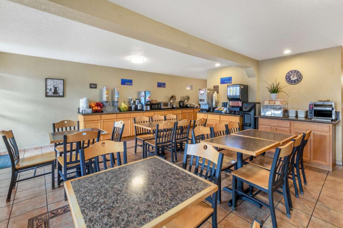 Best Western Americana Inn - Housity