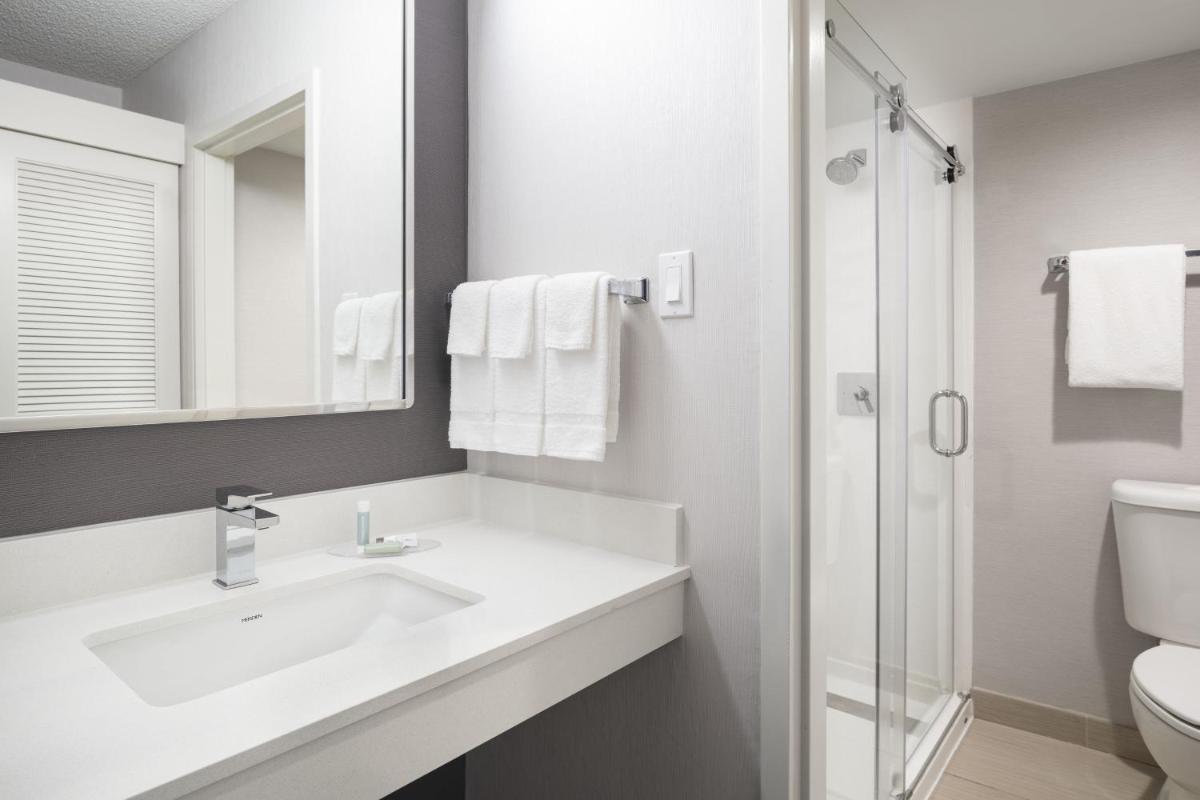 Courtyard by Marriott San Mateo Foster City - Housity