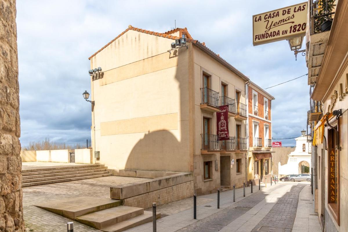 Hostal SIN RECEP24H Puerta de la Villa - Pet friendly & Restaurante - Housity