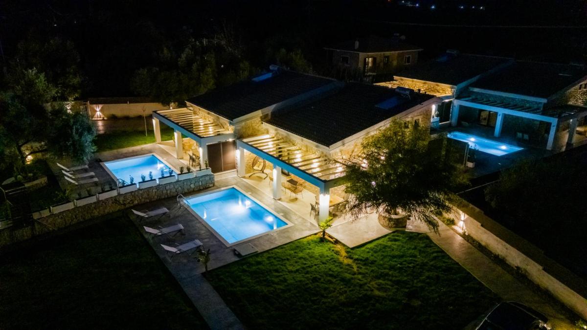 Stone & Sea Villas - Housity