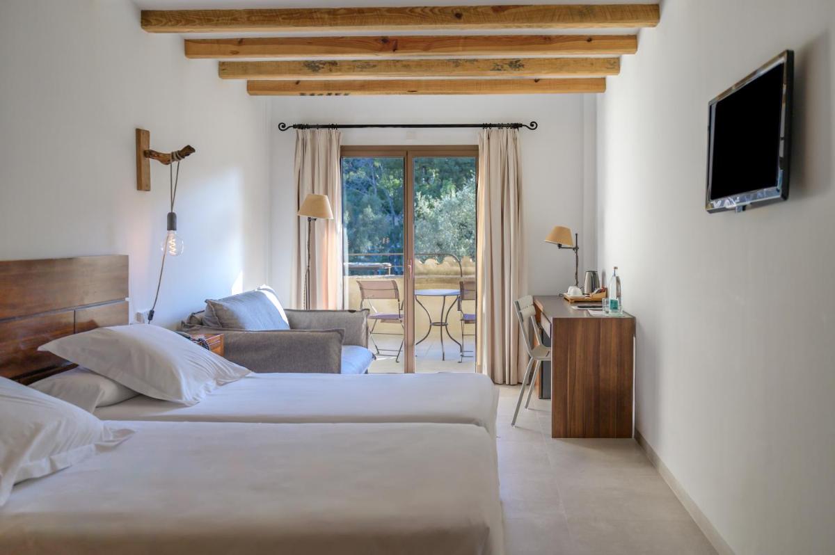 Cama o camas de una habitación en Hotel Es Port