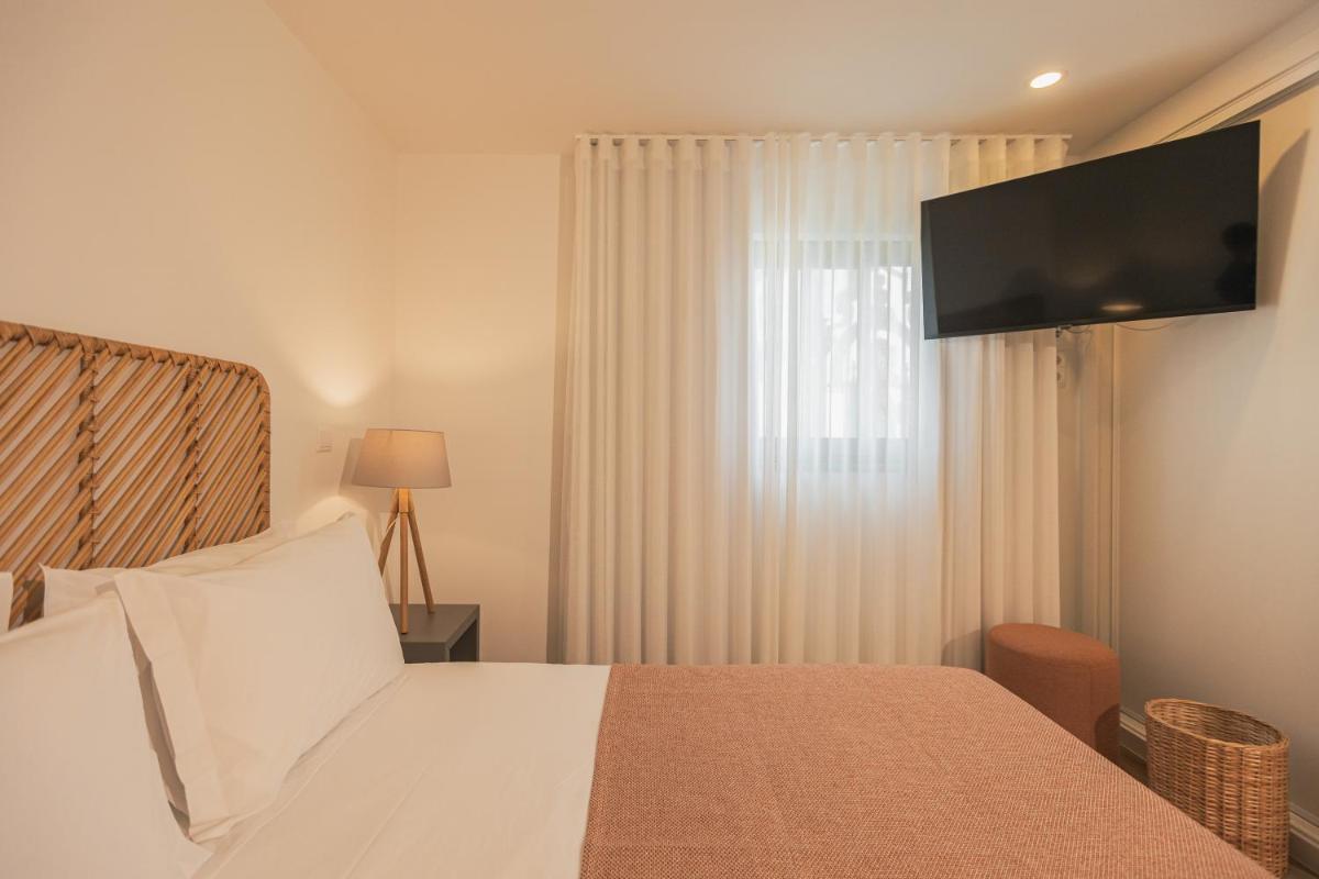 Uma televisão e/ou sistema de entretenimento em Alto do Forte