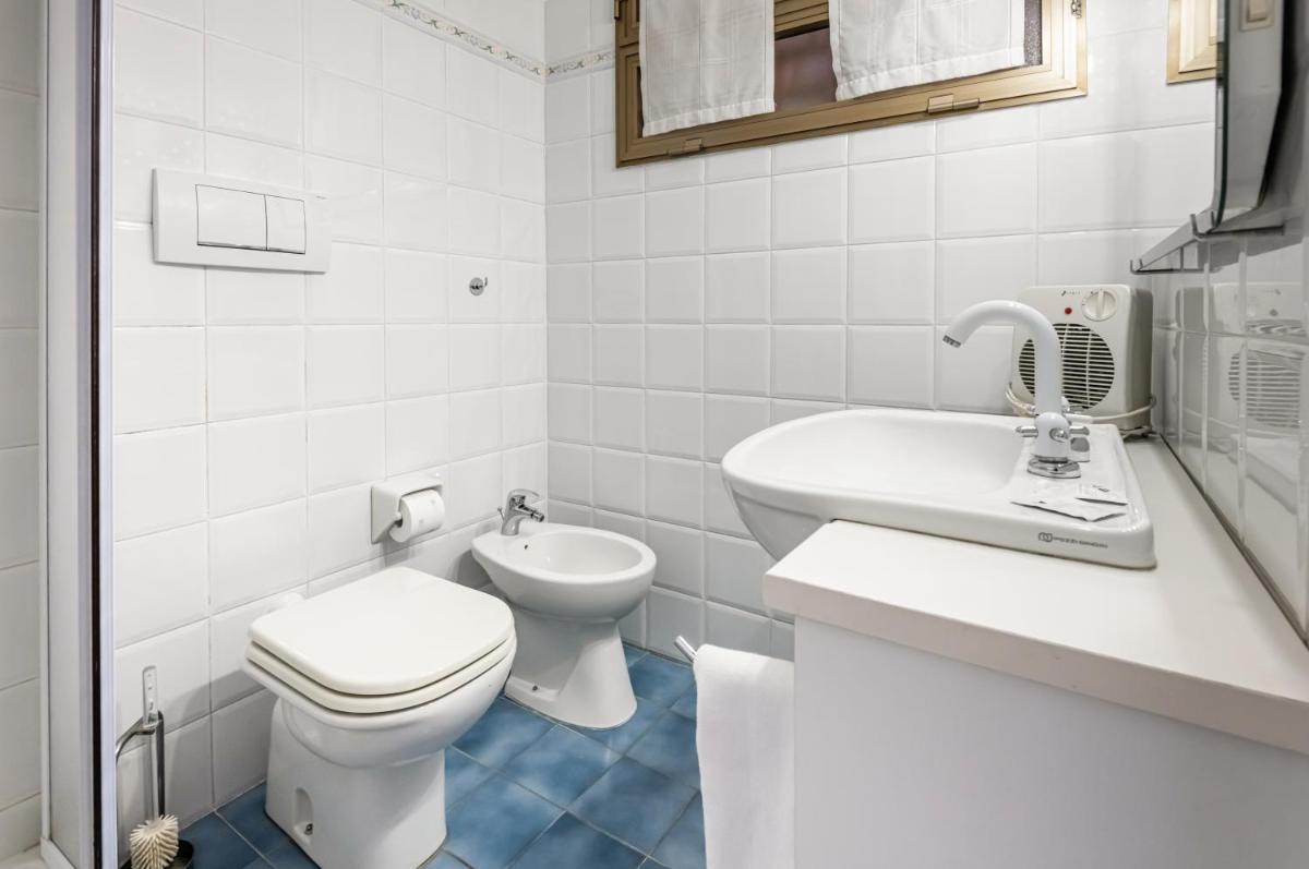 Deiva Marina Sea View Flat with Garage - Housity