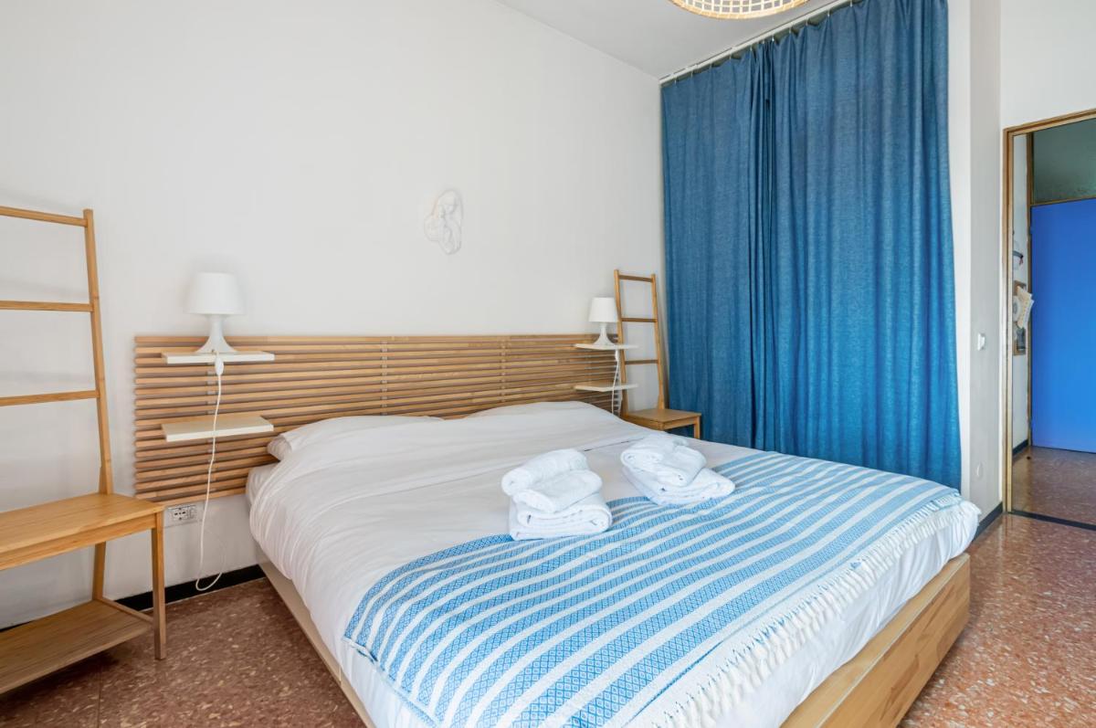 Deiva Marina Sea View Flat with Garage - Housity