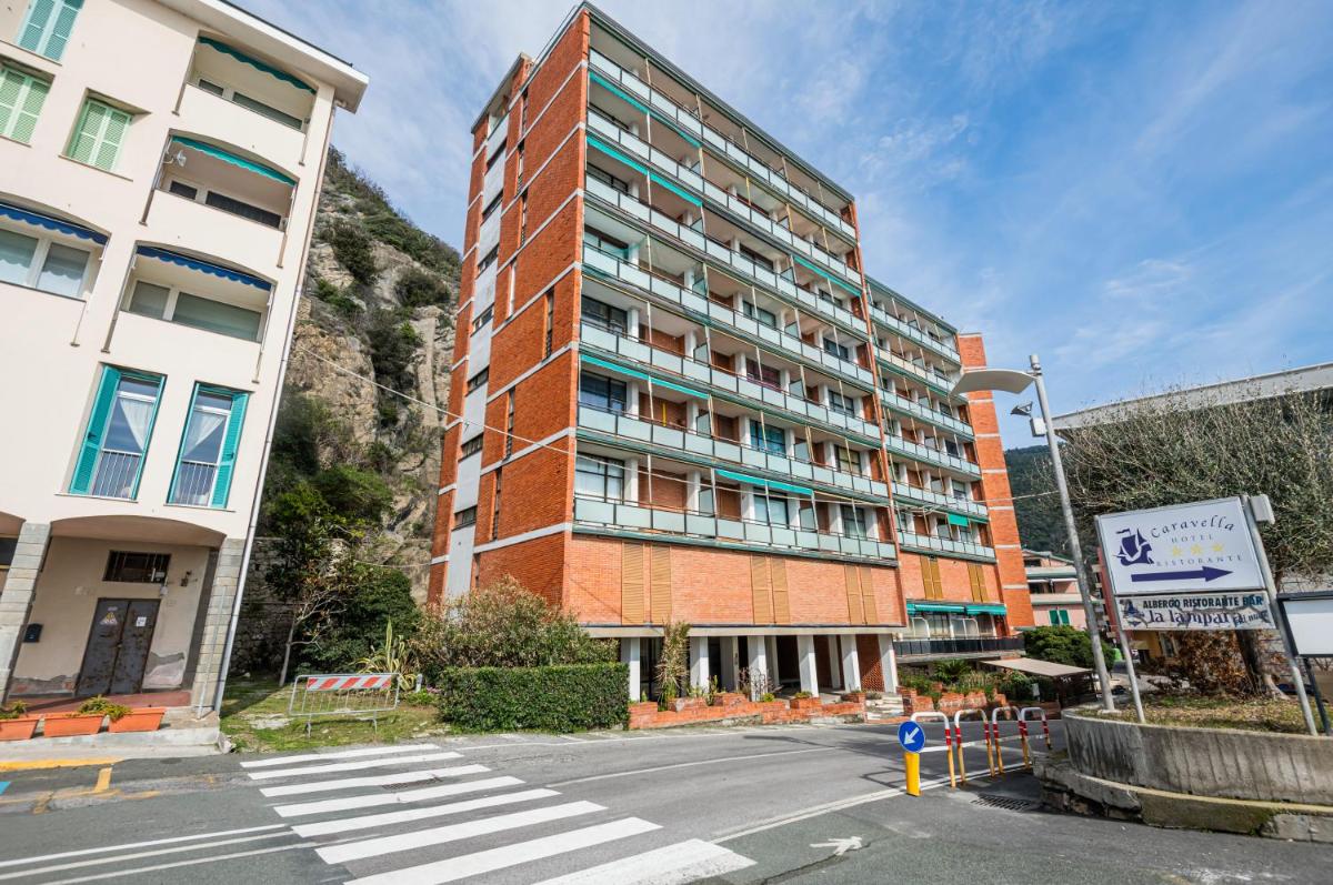 Deiva Marina Sea View Flat with Garage - Housity