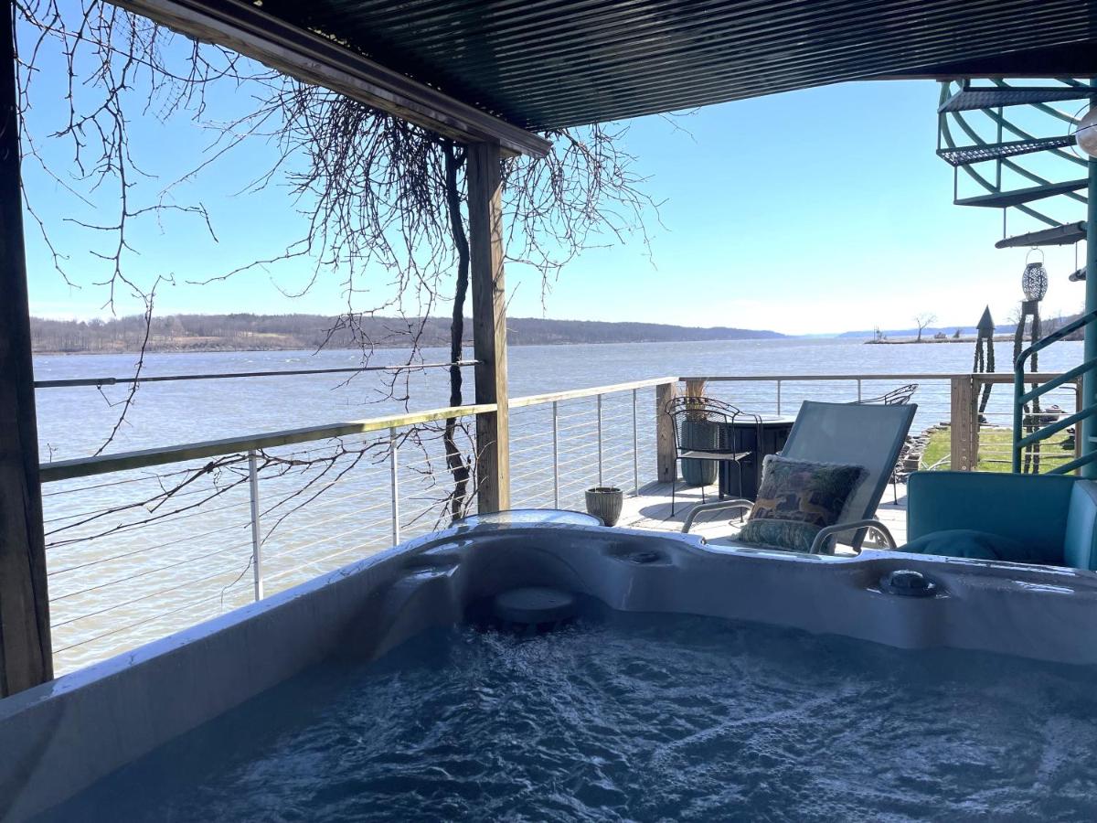 Hudson Riverfront Home - Housity