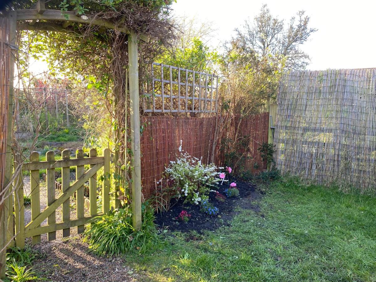Wayside Cottage - Housity