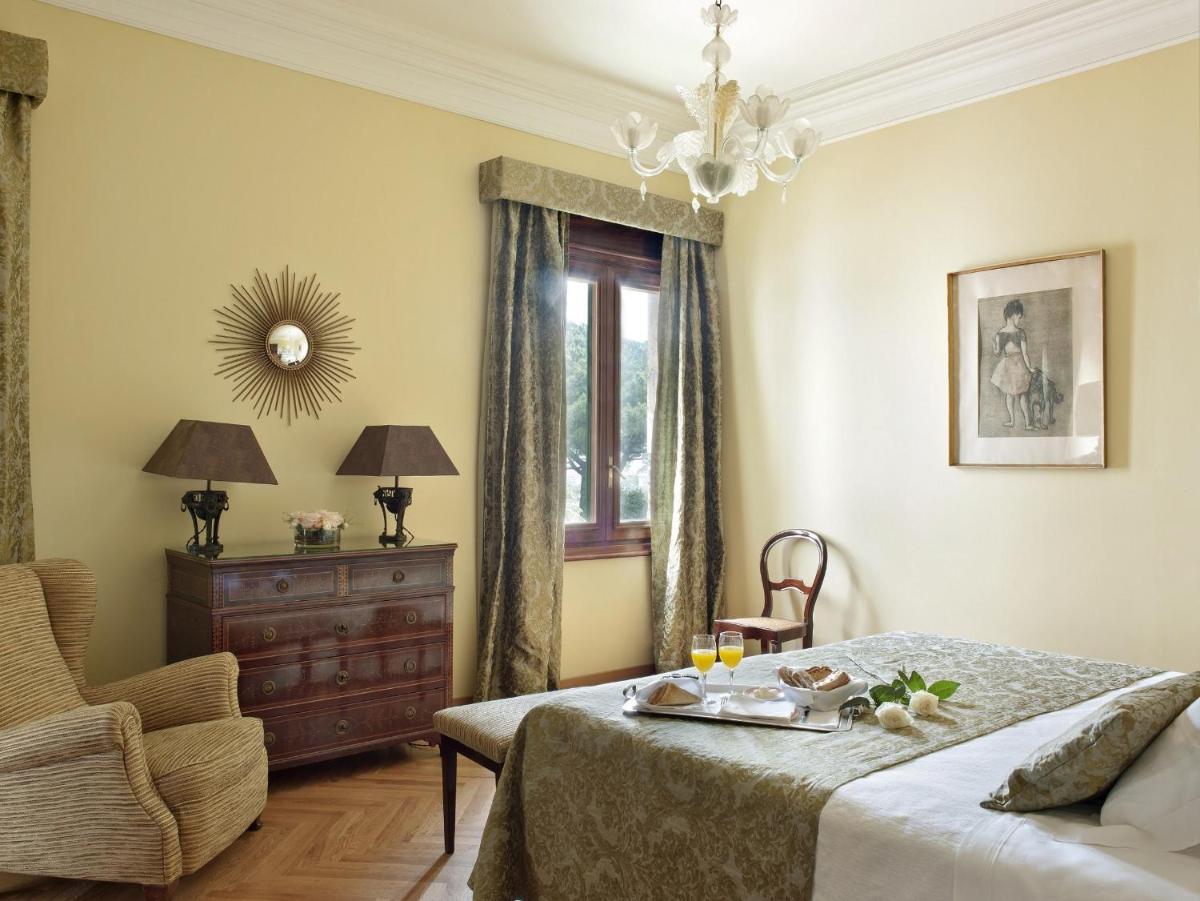 Cama o camas de una habitación en Hostal de la Gavina GL - The Leading Hotels of the World
